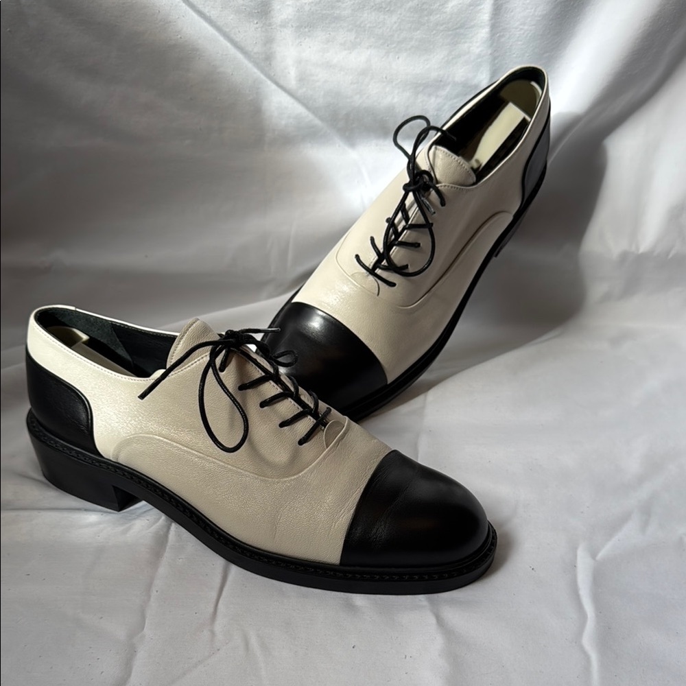 Stuart Weitzman Black and Cream women’s dress shoes